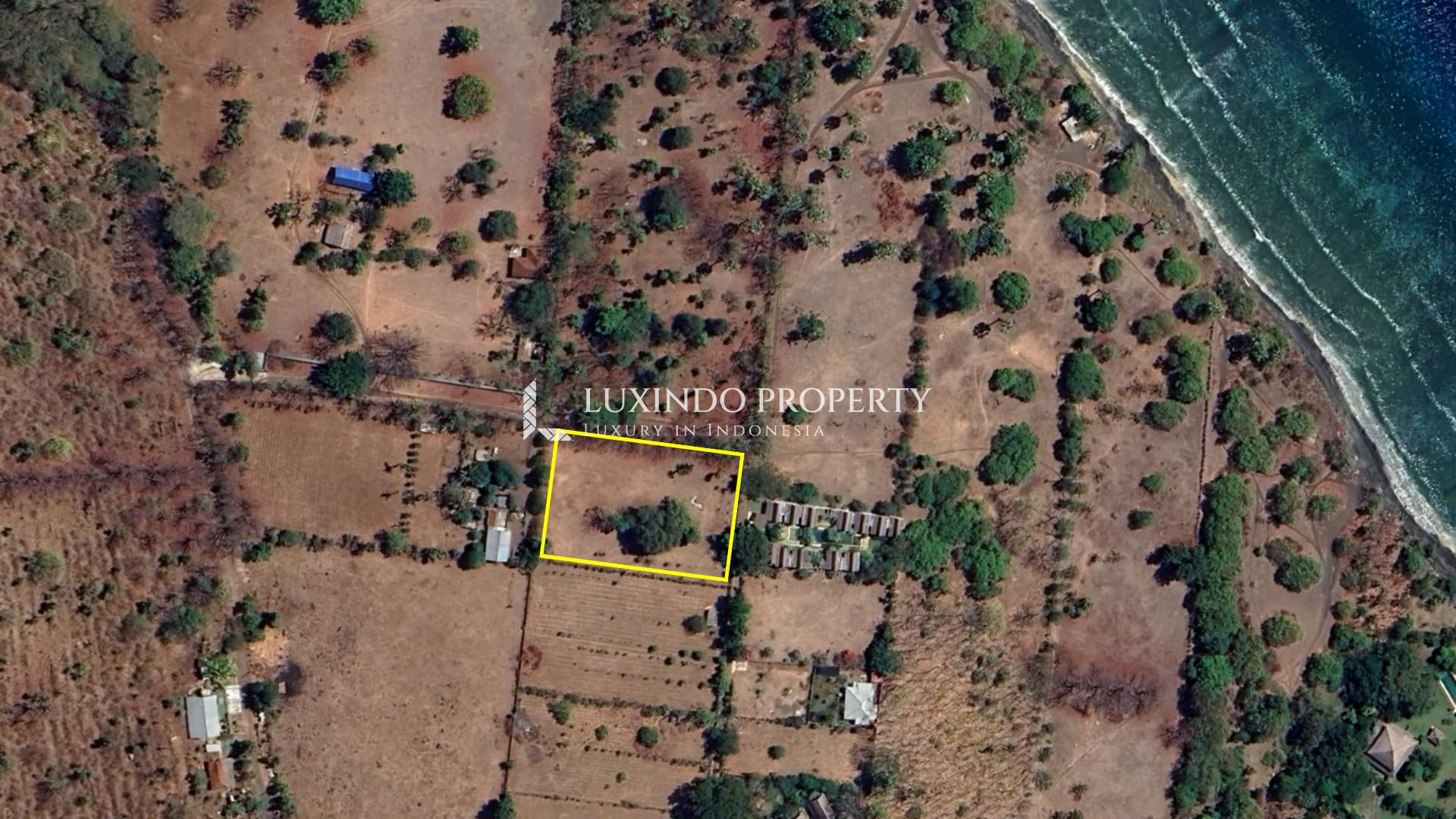 PEMUTERAN — 32 ARE OF COASTAL LAND WITH MOUNTAIN & VOLCANO VISTAS (FHL611)